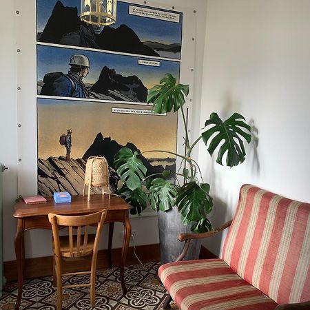 A Deux Pas De La Gare, La Maison Rouge 阿尔贝维尔 外观 照片