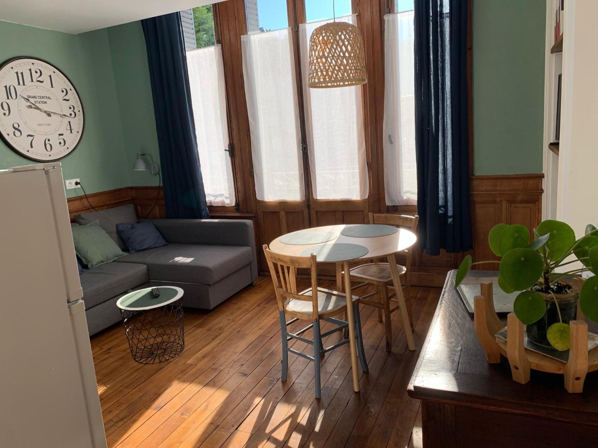 A Deux Pas De La Gare, La Maison Rouge 阿尔贝维尔 外观 照片